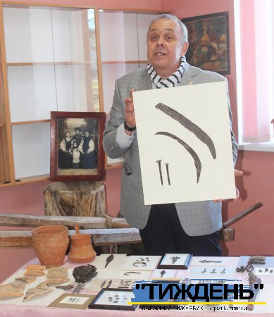 Сумський колекціонер Сергій Гуцан подарував Боромлянському музею безцінні експонати