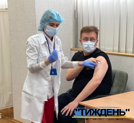 Від COVID-19 вакцинувався відомий уродженець Сумщини генерал-полковник Владислав Бухарєв