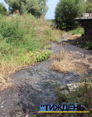 Вулиці і підвали Тростянця заливають нечистоти