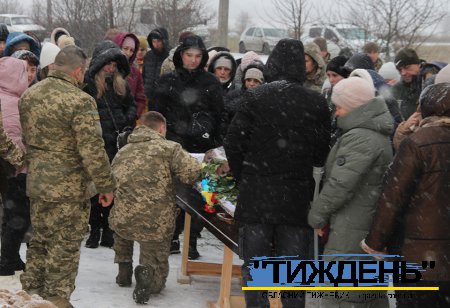 У День Збройних Сил України у Тростянці провели в останню путь полеглого захисника Василя Чалого