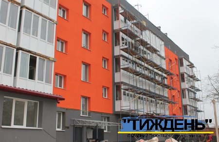У Тростянці завершується відбудова двох зруйнованих росіянами багатоповерхівок