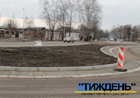 У Тростянці добудовують дорогу з безбар`єрним маршрутом