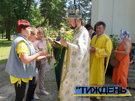 На Трійцю віряни Тростянеччини молилися за мир