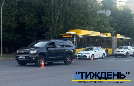 СКАНДАЛЬНИЙ БЛОГЕР КОШЕЛЬНИК ВЛАШТУВАВ П’ЯНЕ ДТП В ЦЕНТРІ КИЄВА