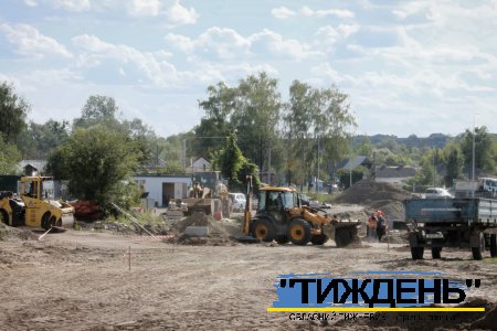 У Тростянці Служба інфраструктури відновлює привокзальну площу