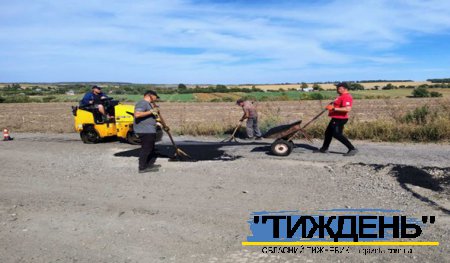 Аграрії допомагають з ремонтом доріг, які самі ж і розбивають