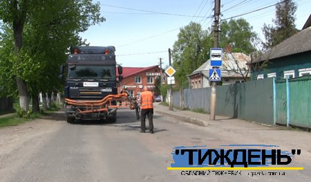 Ремонт доріг у Тростянці: в першу чергу де ходять автобуси