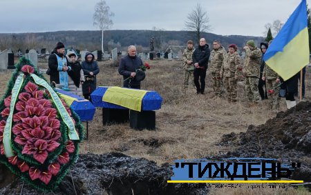 На кладовищі села Боромля поховали двох невпізнаних захисників України