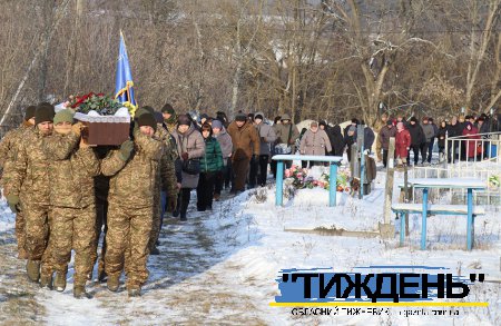 Тростянецька громада попрощалася з відважним земляком Денисом Давидовим