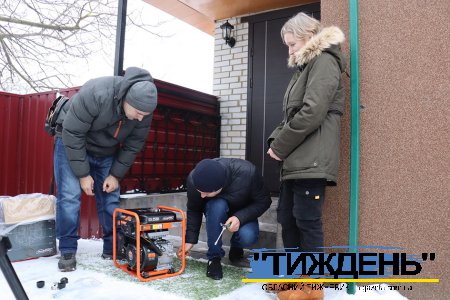 Завдяки англійським благодійникам пів сотні родин Тростянецької громади отримали генератори