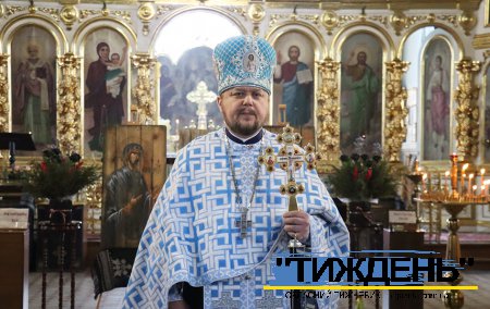 Відомий художник подарував храму Тростянця ікони, написані на дошках з під якщиків для снарядів