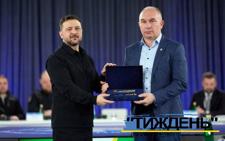 Дякую за відповідальність і роботу: Президент України вручив державну відзнаку Тростянецькій громаді