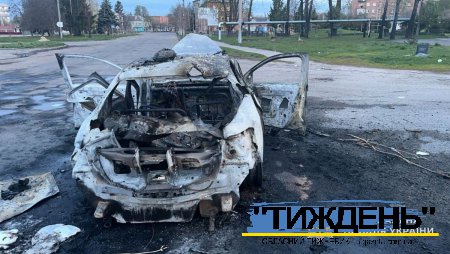 У Білопіллі російський дрон атакував авто поліцейських: двоє правоохоронція тяжко пораненя
