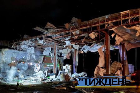 Російський безпілотник вночі атакував автозаправну станцію у Тростянці