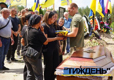 У Тростянці поховали захисника Володимира Дашутіна, який боронив Україну з першого дня війни